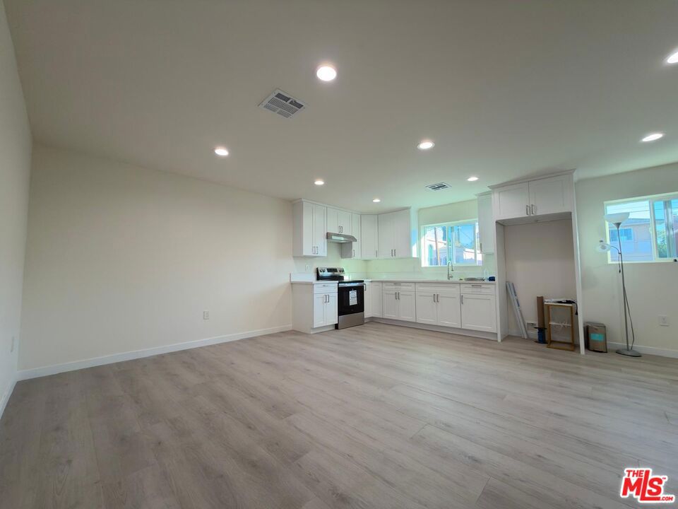 20245 Gifford Street Property Photo 2