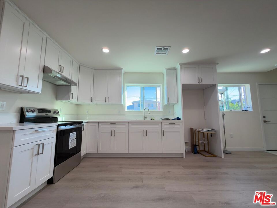20245 Gifford Street Property Photo 5