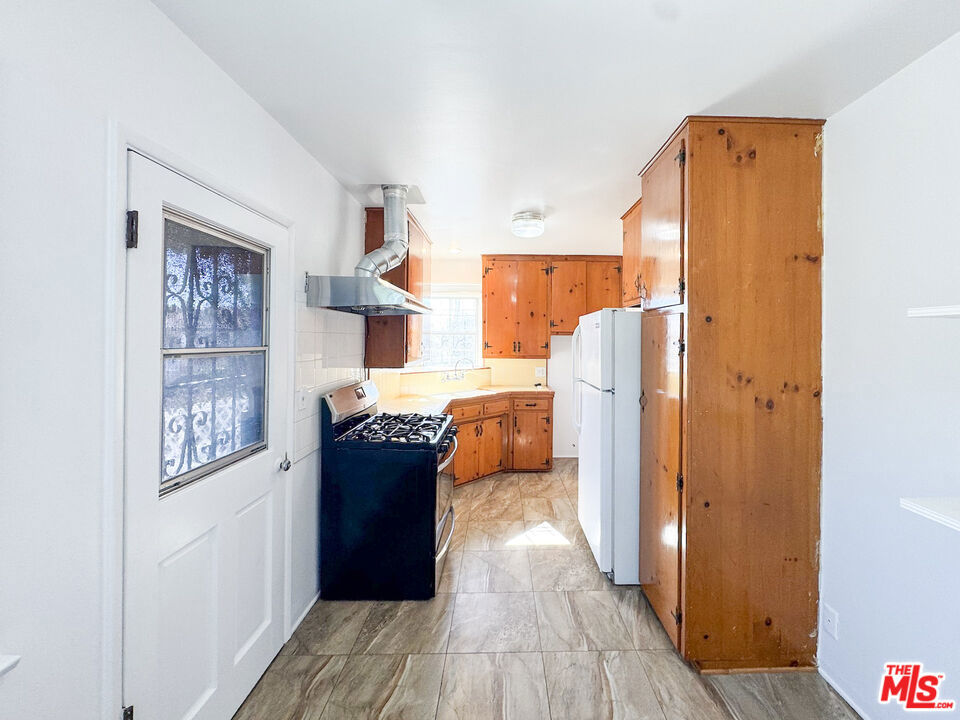 6033 Hillandale Drive Property Photo 8