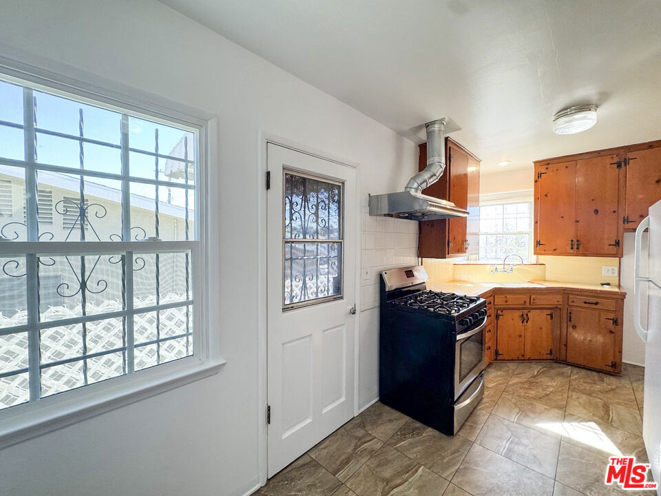 6033 Hillandale Drive Property Photo 10
