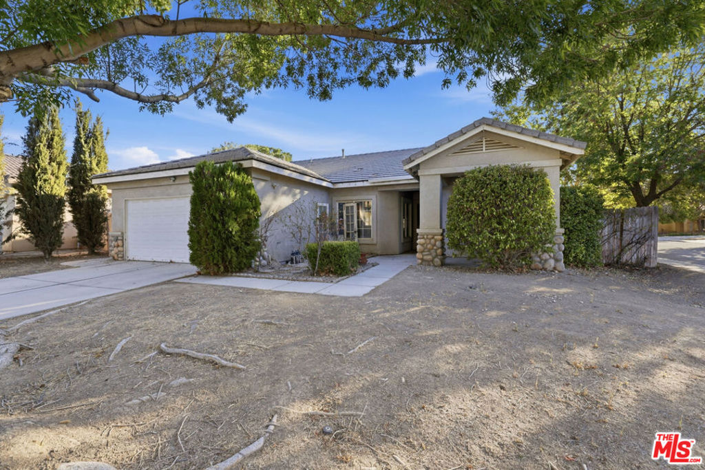 1836 Stratford Street Property Photo 1