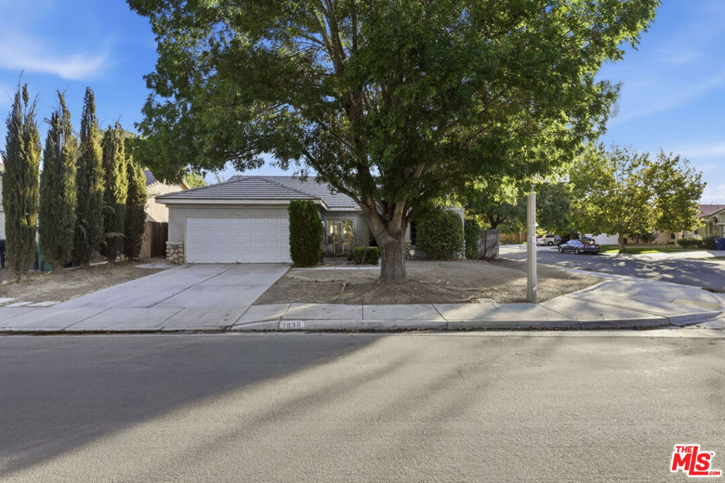 1836 Stratford Street Property Photo 3