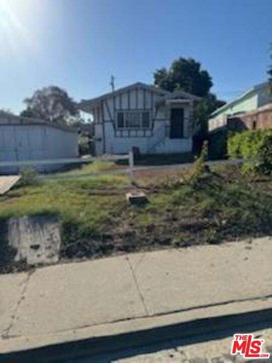 826 E 65th Street Property Photo 1