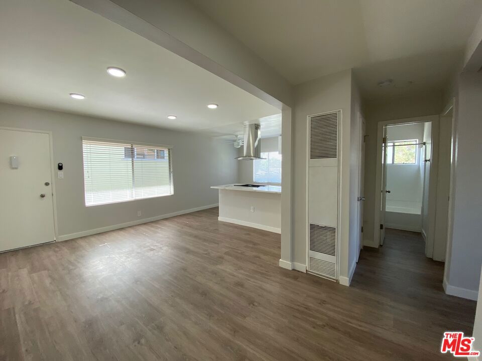 2424 Ocean Park Boulevard Property Photo 2