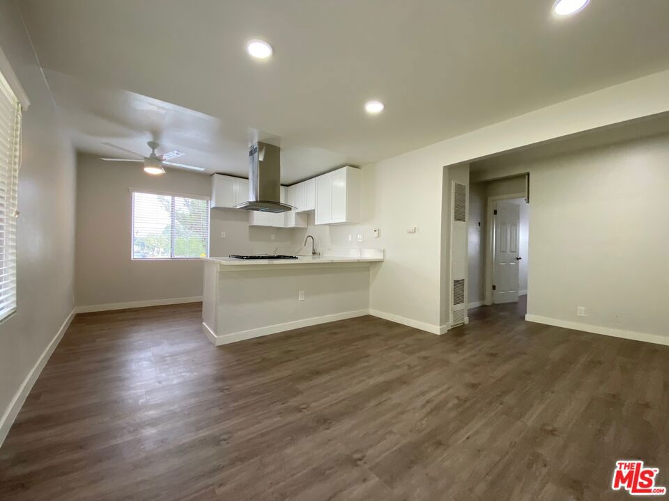 2424 Ocean Park Boulevard Property Photo 3