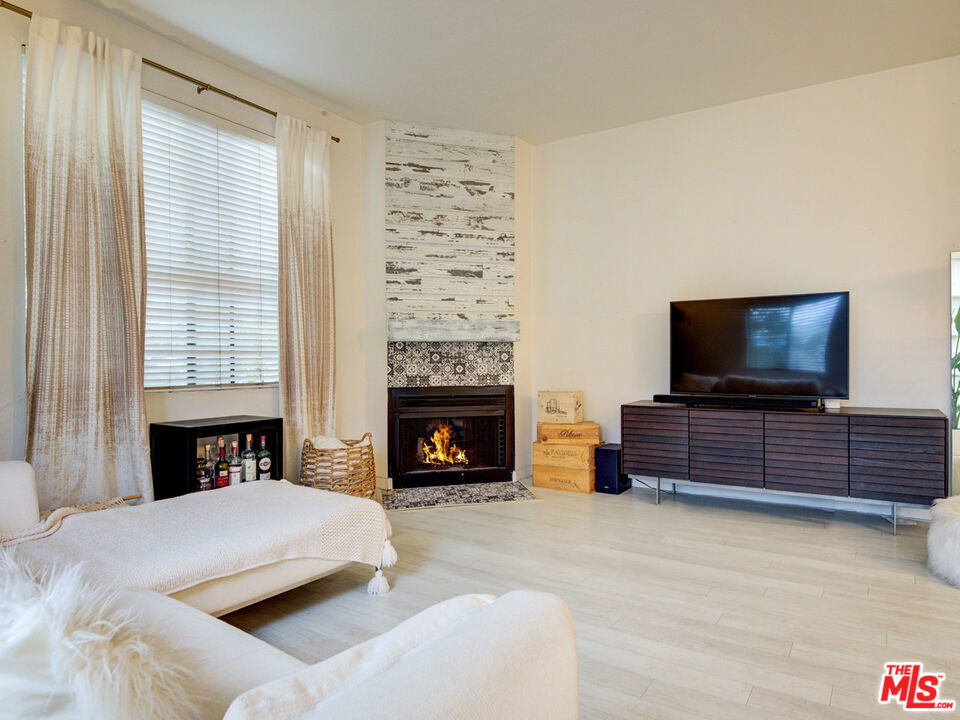 1670 Malcolm Avenue 202 Property Photo 2