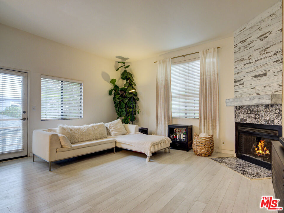 1670 Malcolm Avenue 202 Property Photo 4