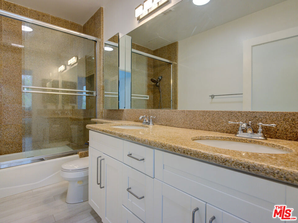 1670 Malcolm Avenue 202 Property Photo 23