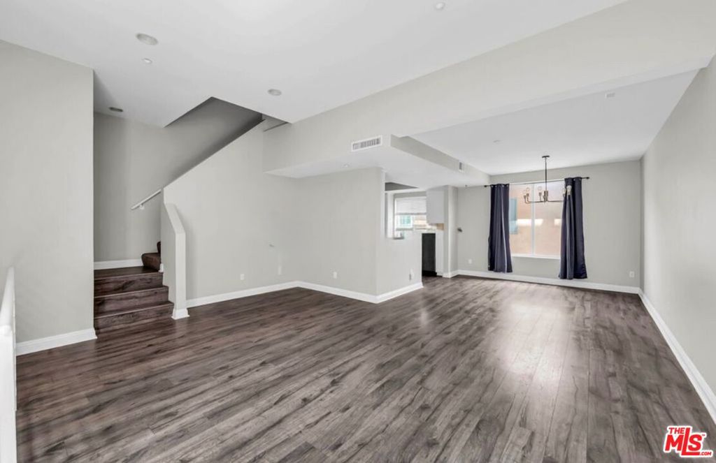 26103469 Property Photo 4