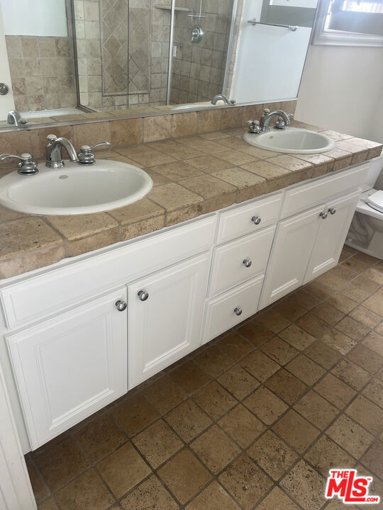 26103469 Property Photo 10