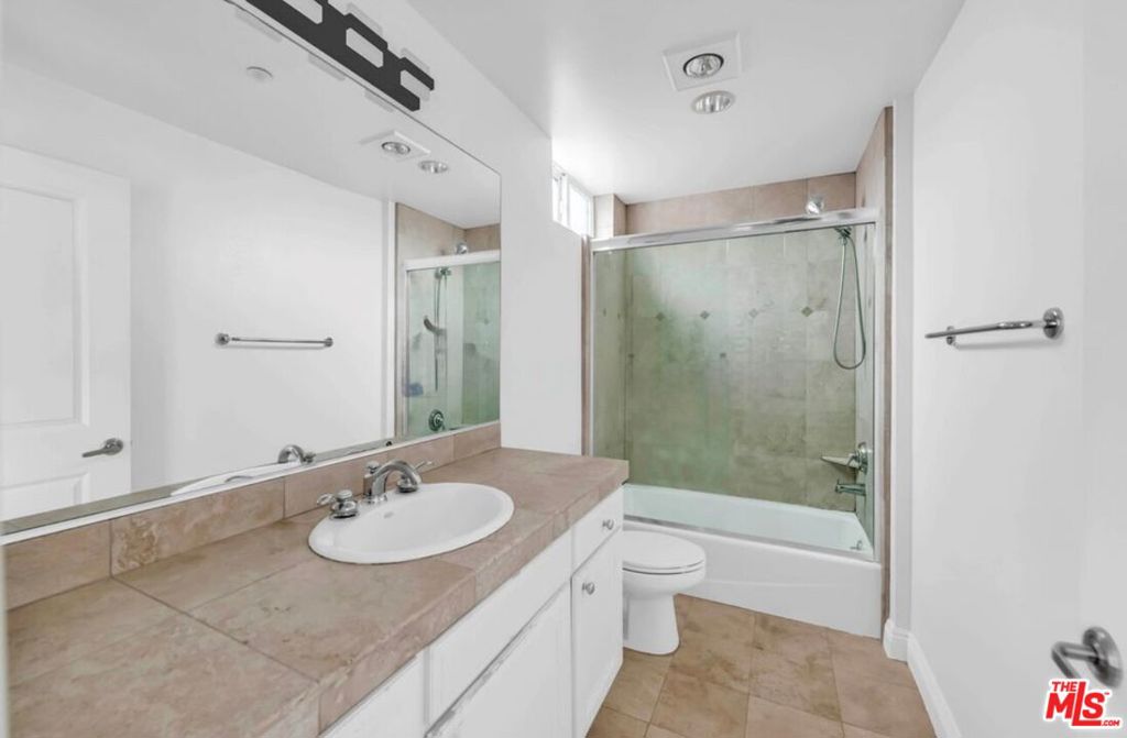 26103469 Property Photo 11