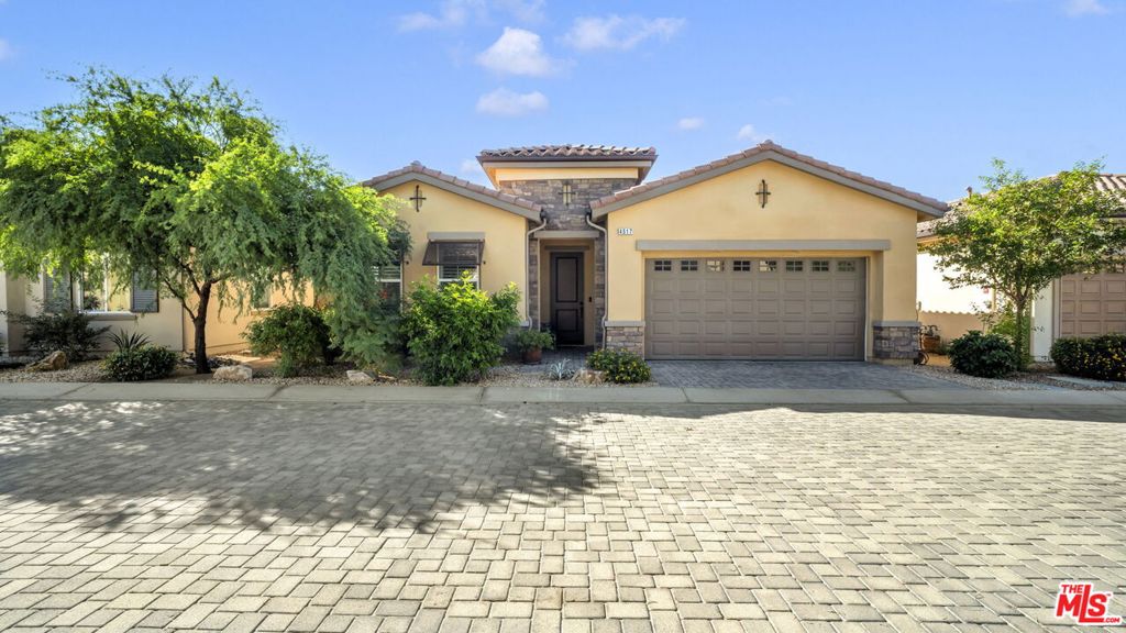 4517 Via Veneto Property Photo 1