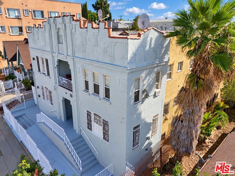 138 N Soto Street Property Photo 4