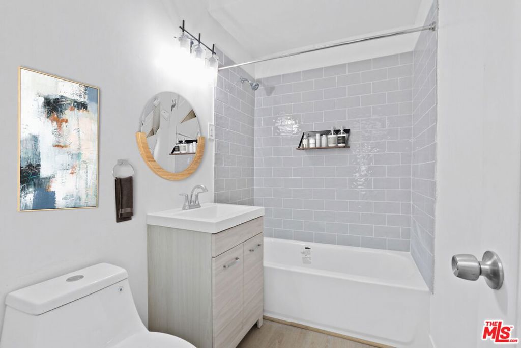 6068 Atlantic Avenue Property Photo 14