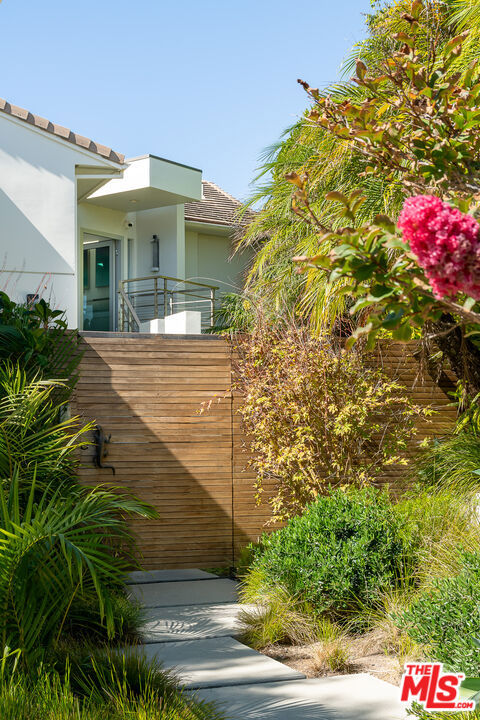 31558 Victoria Point Road Property Photo 3