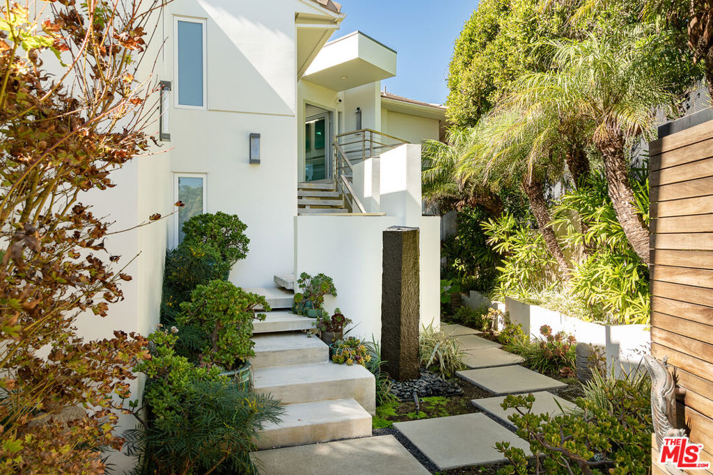31558 Victoria Point Road Property Photo 4
