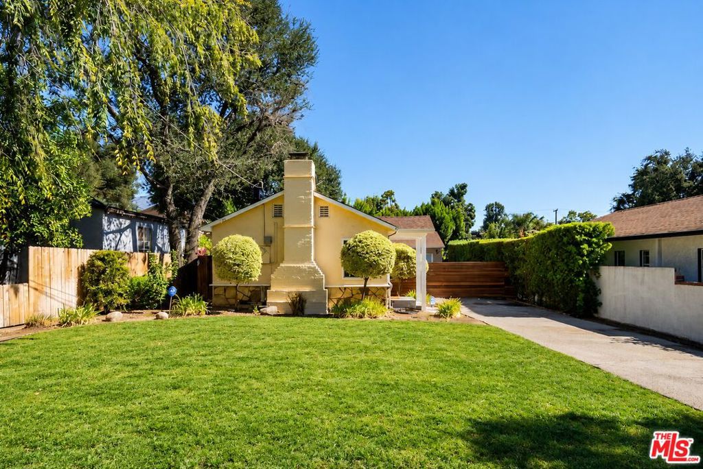 1900 Mentone Avenue Property Photo 2