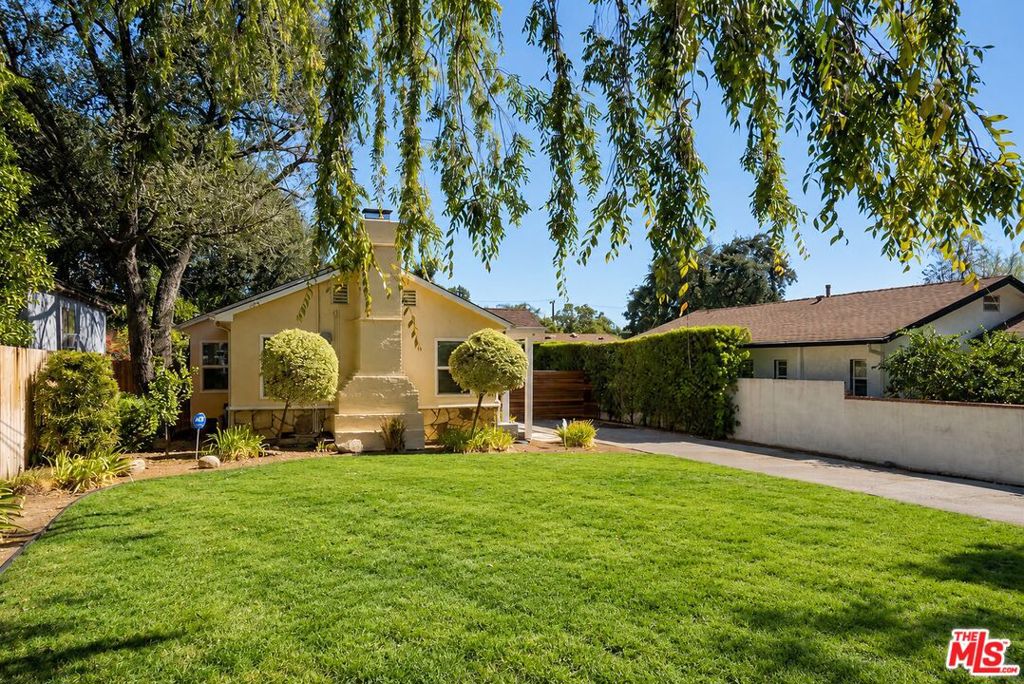 1900 Mentone Avenue Property Photo 3