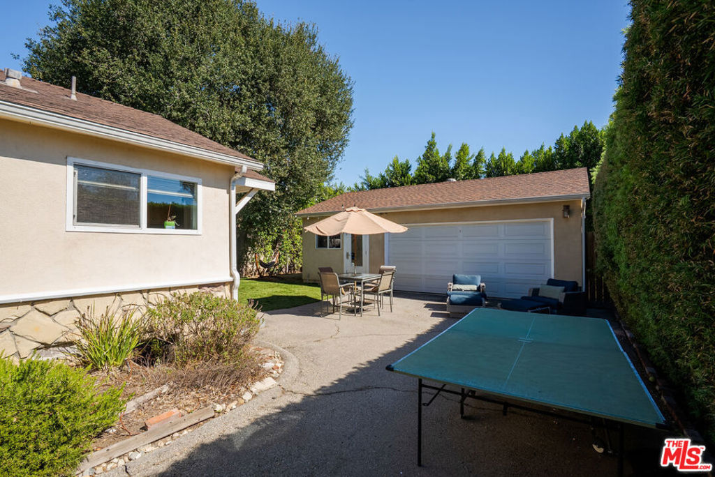 1900 Mentone Avenue Property Photo 25