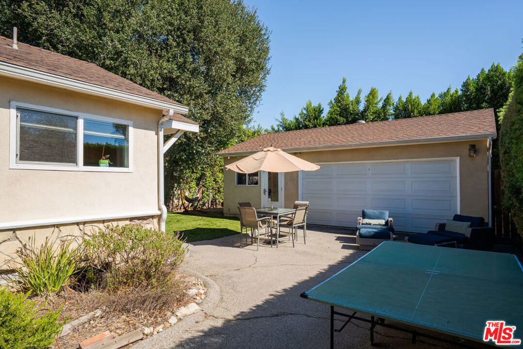 1900 Mentone Avenue Property Photo 26