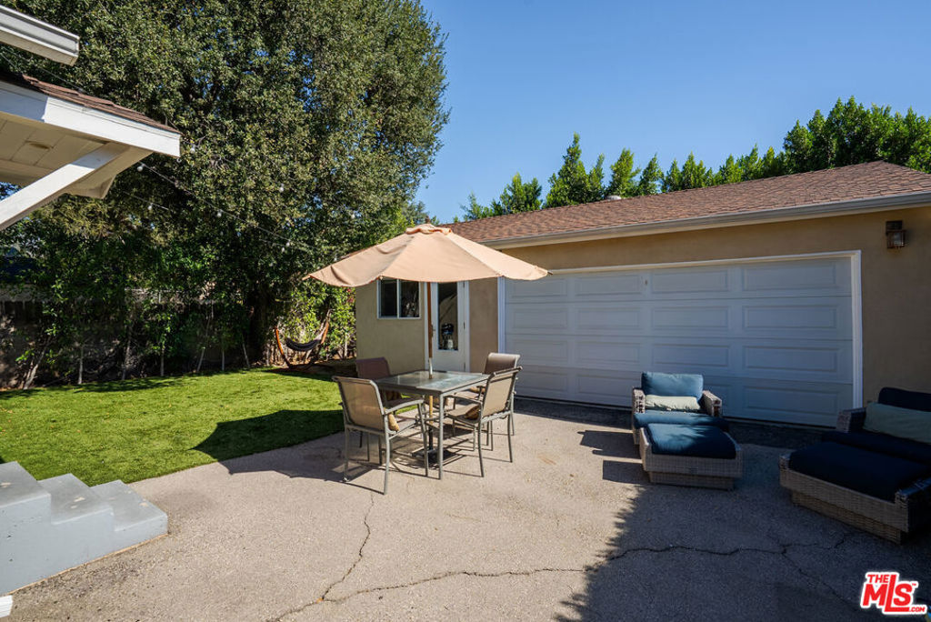 1900 Mentone Avenue Property Photo 28