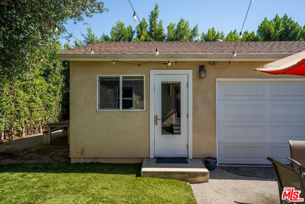1900 Mentone Avenue Property Photo 30