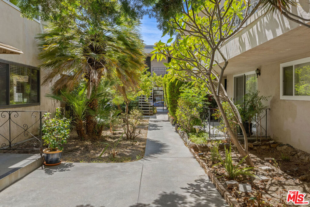 1600 N Hobart Boulevard 15 Property Photo 2