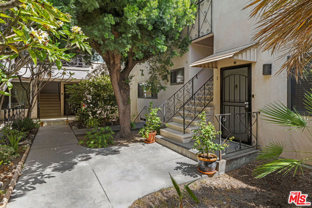1600 N Hobart Boulevard 15 Property Photo 3