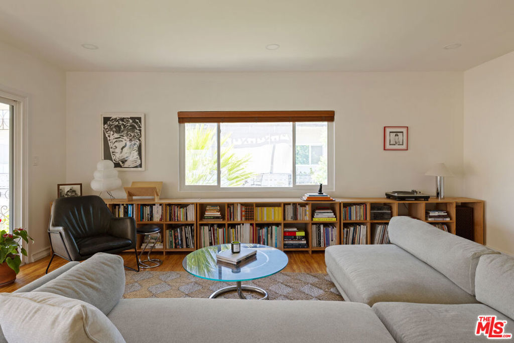 1600 N Hobart Boulevard 15 Property Photo 6