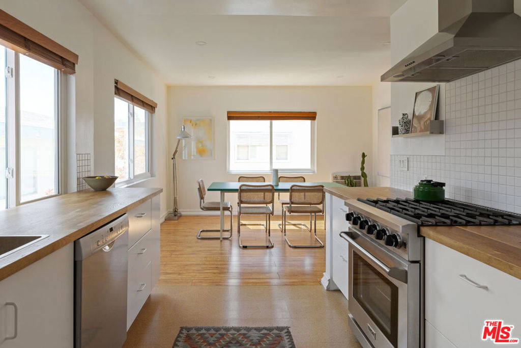 1600 N Hobart Boulevard 15 Property Photo 12