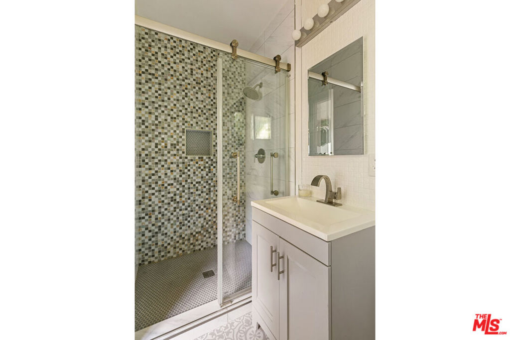 1600 N Hobart Boulevard 15 Property Photo 15