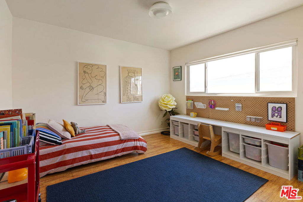 1600 N Hobart Boulevard 15 Property Photo 16