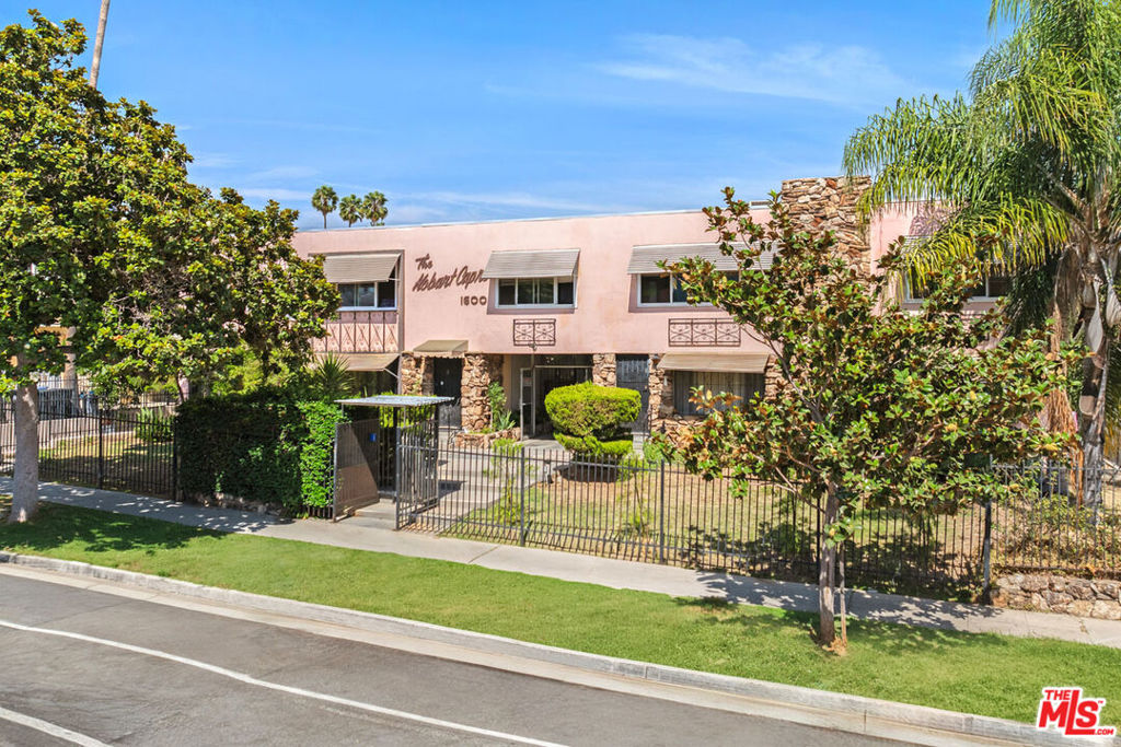1600 N Hobart Boulevard 15 Property Photo 19