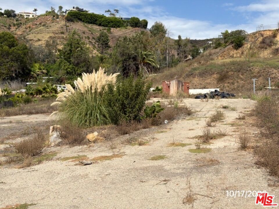 949 Las Lomas Avenue Property Photo 3