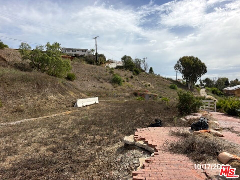 949 Las Lomas Avenue Property Photo 7