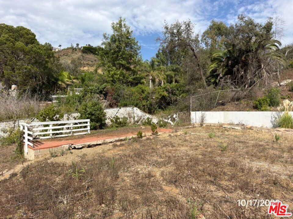 949 Las Lomas Avenue Property Photo 10