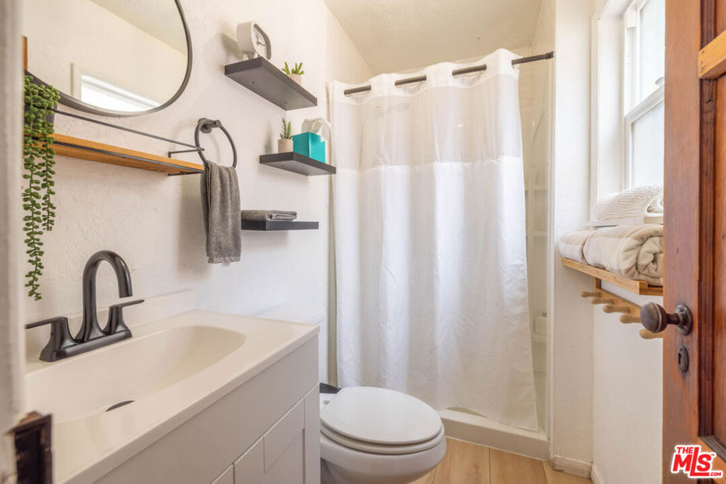 39535 N Shore Drive Property Photo 12