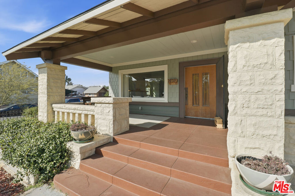 1459 W 47th Street Property Photo 1