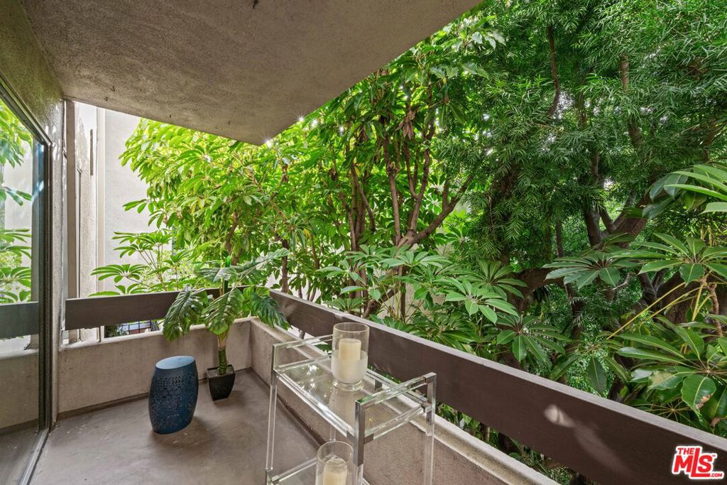 950 N Kings Road 209 Property Photo 26