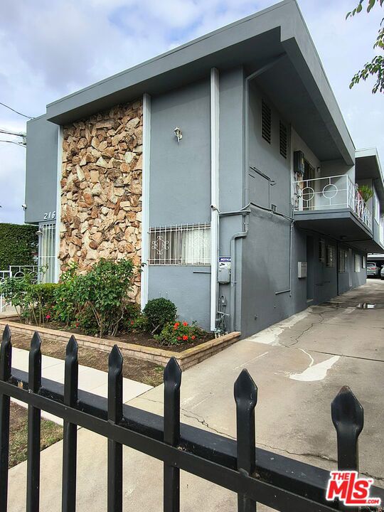 216 S Inglewood Avenue 4 Property Photo 1