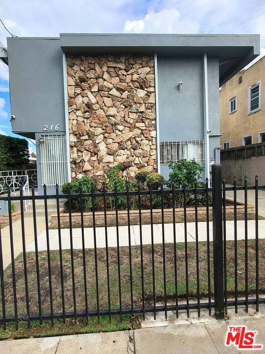216 S Inglewood Avenue 4 Property Photo 2