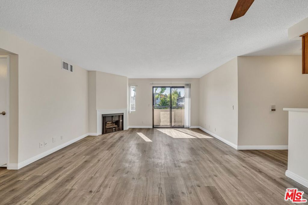 6212 FULTON Avenue 105 Property Photo 1