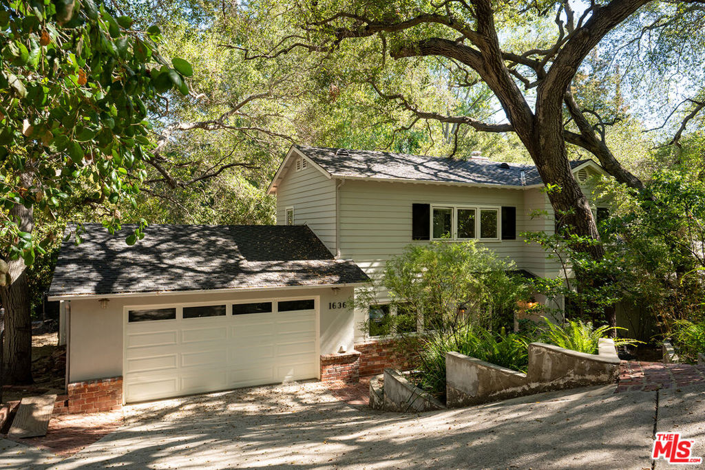 1636 Golf Club Drive Property Photo 1