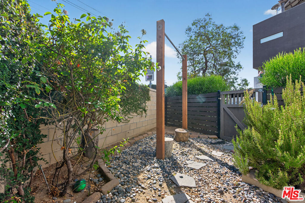 2201 Edendale Lane Property Photo 2