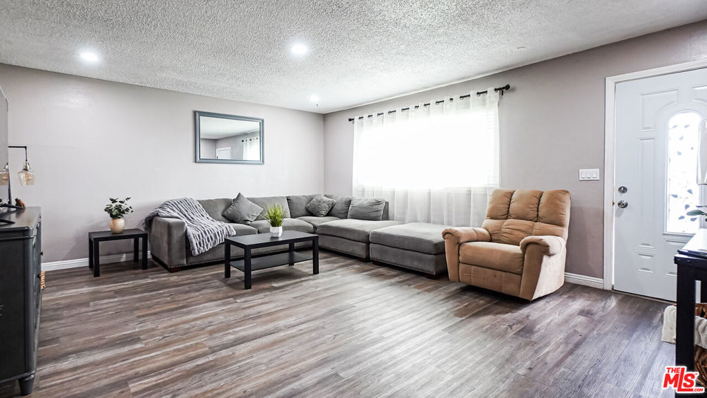 2588 Byron Street Property Photo 4