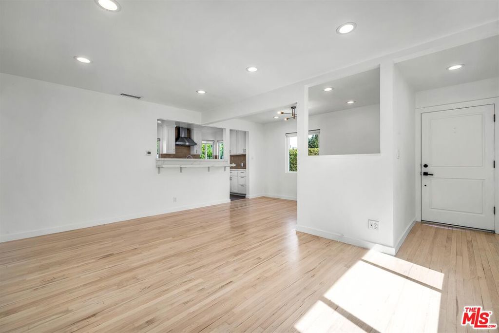 4225 Beethoven Street Property Photo 5