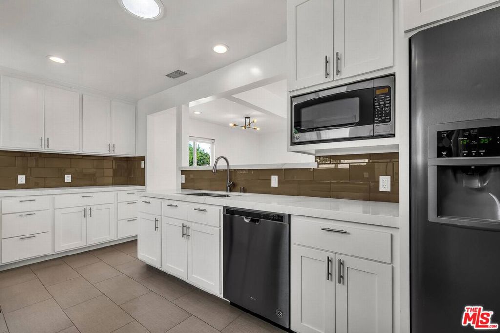 4225 Beethoven Street Property Photo 10