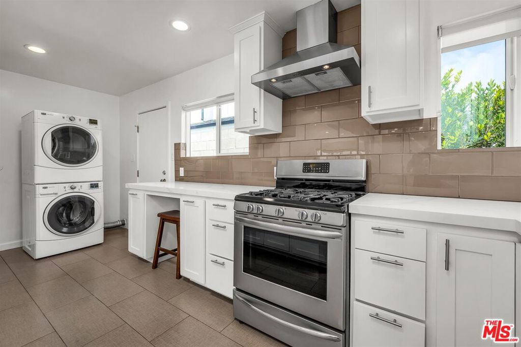 4225 Beethoven Street Property Photo 11