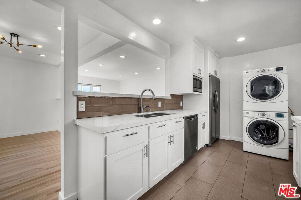 4225 Beethoven Street Property Photo 12