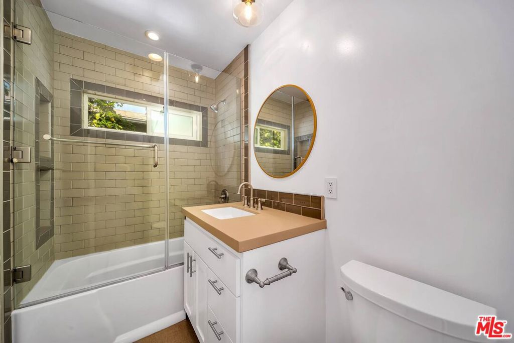 4225 Beethoven Street Property Photo 15
